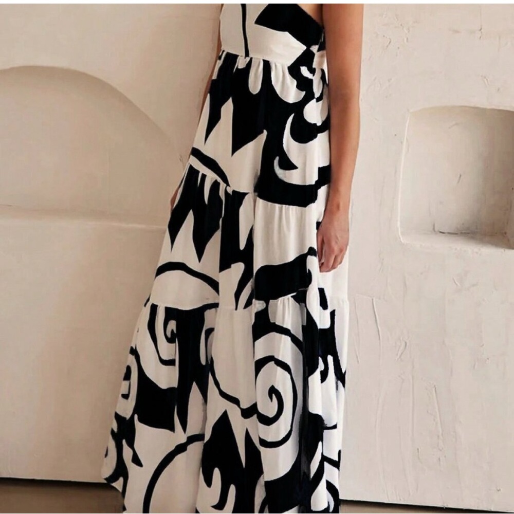 Sleeveless Black and White Maxi Dress with Bold Print - Picture 1 of 4